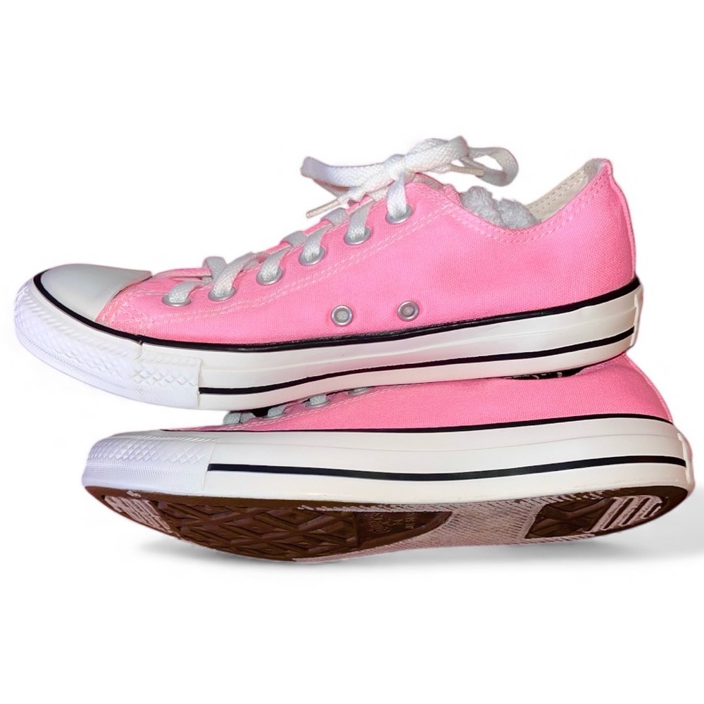 Chuck Taylor All Star Canvas
UNISEX LOW TOP SHOE - Picture 4 of 7